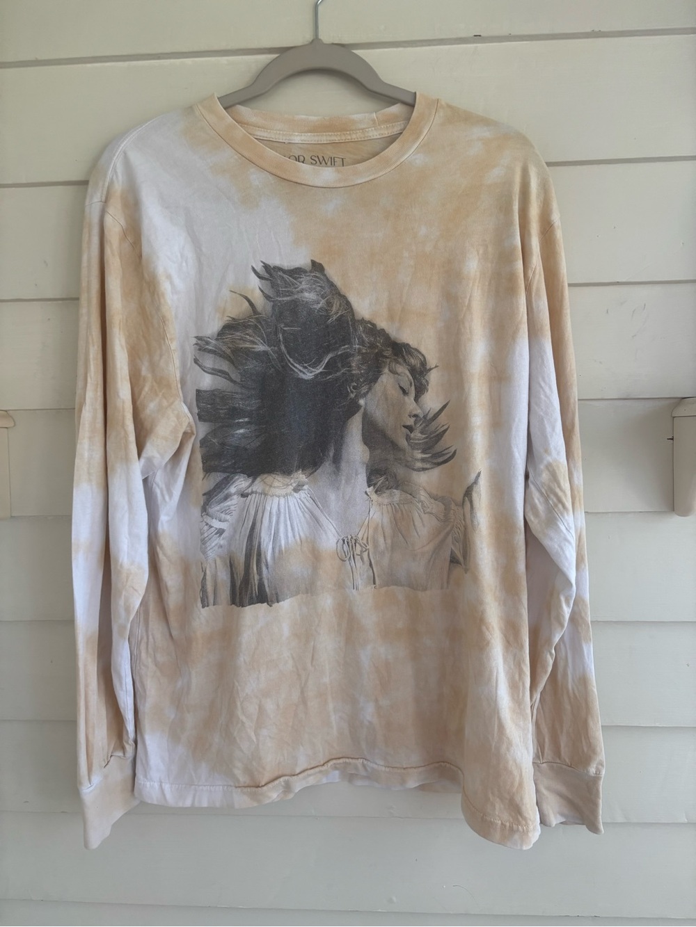 Taylor Swift Fearless Long Sleeve Cotton Tie Dye Tee Shirt Women’s Size Medium